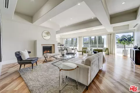 339 N Palm Dr #201, Beverly Hills, CA 90210