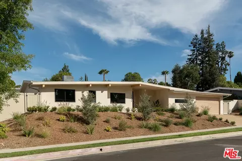 18840 La Amistad Pl, Tarzana, CA 91356