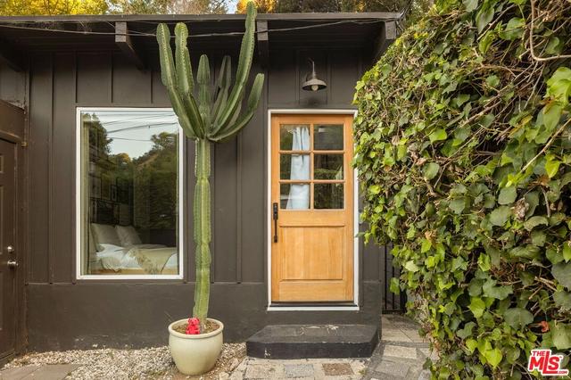 8522 Walnut Dr, Los Angeles, CA 90046