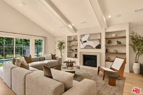 12610 Sarah St, Studio City, CA 91604