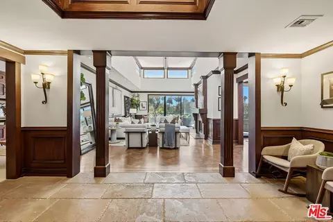 450 N Maple Dr #501, Beverly Hills, CA 90210