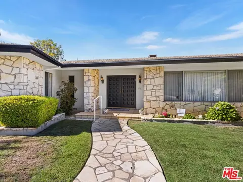 1120 Maybrook Dr, Beverly Hills, CA 90210