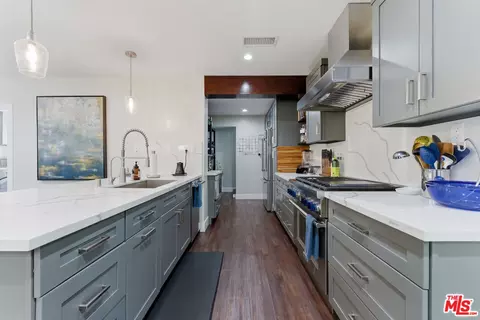 Kitchen - 966 Worcester Ave, Pasadena, CA 91104 photo 5 of 8
