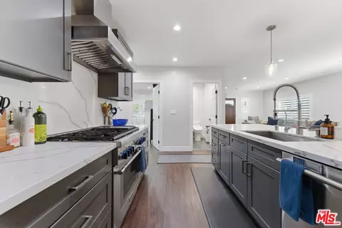 Kitchen - 966 Worcester Ave, Pasadena, CA 91104 photo 7 of 8