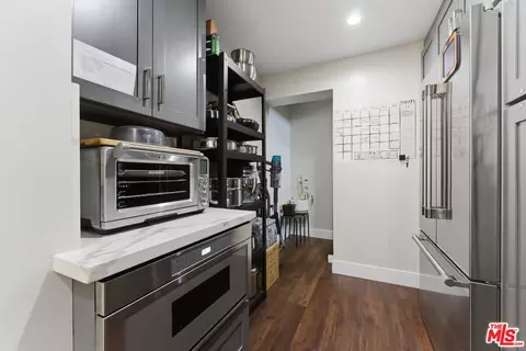 Kitchen - 966 Worcester Ave, Pasadena, CA 91104 photo 6 of 8