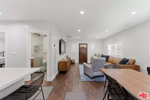 Entry Way - 966 Worcester Ave, Pasadena, CA 91104 photo 1 of 2