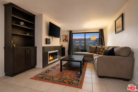 1942 Grace Ave #217, Los Angeles, CA 90068