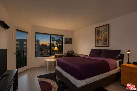 1942 Grace Ave #217, Los Angeles, CA 90068
