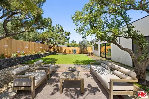 23861 Gilmore St, Los Angeles, CA 91307