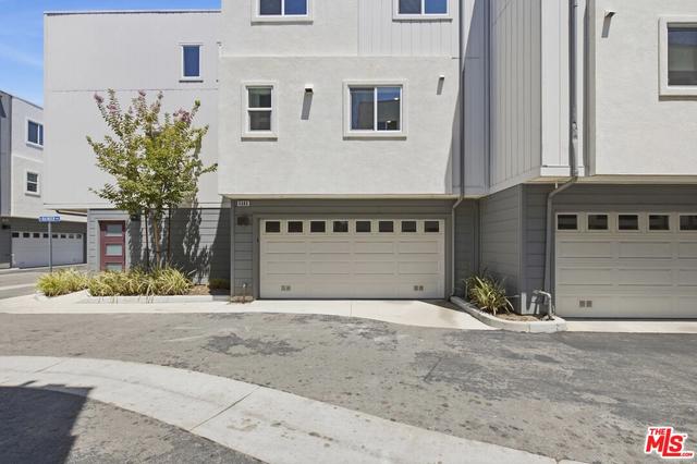 5262 N Rainier Way, Valley Village, CA 91607