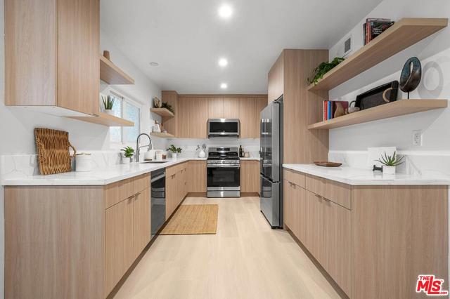 5301 Yarmouth Ave #2, Los Angeles, CA 91316