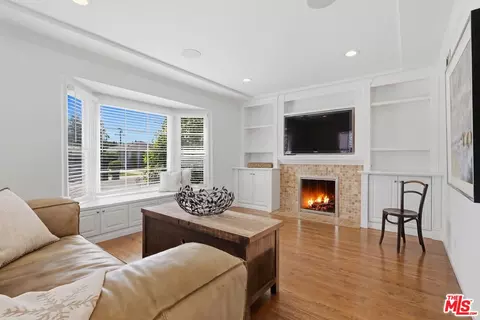8344 Kenyon Ave, Los Angeles, CA 90045