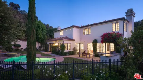 3686 Benedict Canyon Ln, Sherman Oaks, CA 91423