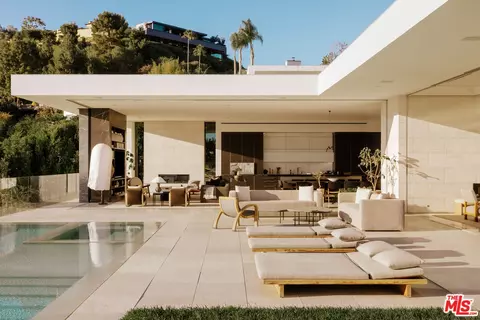 9265 Robin Dr, Los Angeles, CA 90069