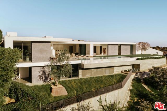 9265 Robin Dr, Los Angeles, CA 90069