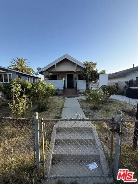 913 W 77th St, Los Angeles, CA 90044