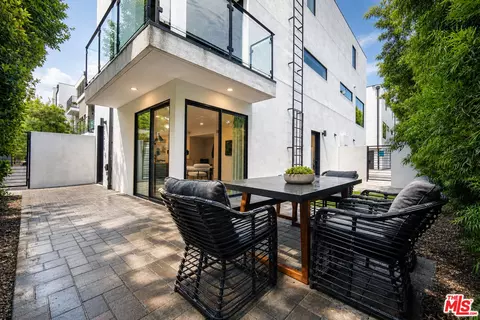 11614 Colfax Meadow Ln, Studio City, CA 91604