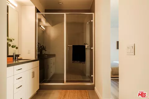 Bath - 14113 W Monroe Pl, Van Nuys, CA 91405 photo 5 of 8