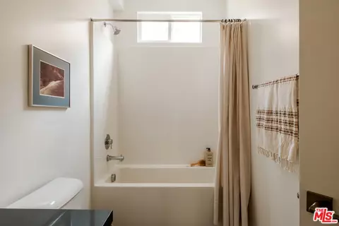 Bath - 14113 W Monroe Pl, Van Nuys, CA 91405 photo 2 of 8