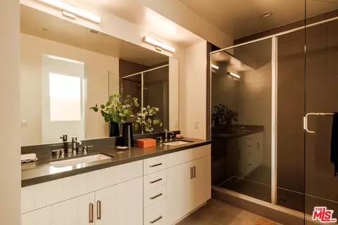 Bath - 14113 W Monroe Pl, Van Nuys, CA 91405 photo 4 of 8