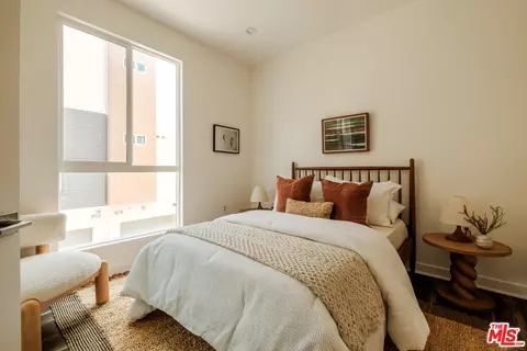 Bedroom - 14113 W Monroe Pl, Van Nuys, CA 91405 photo 1 of 10