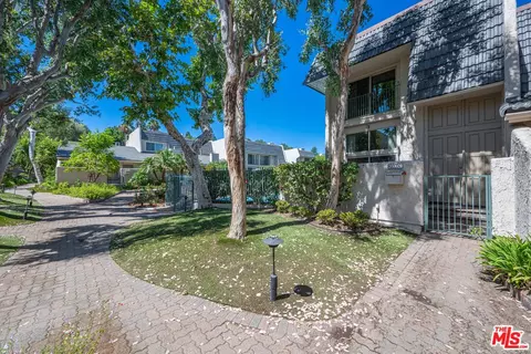6217 Randi Ave, Woodland Hills, CA 91367