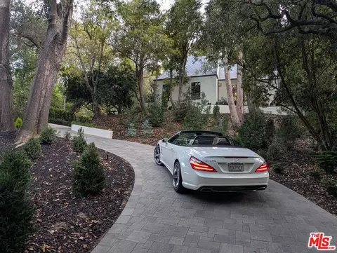 943 Moraga Dr, Los Angeles, CA 90049