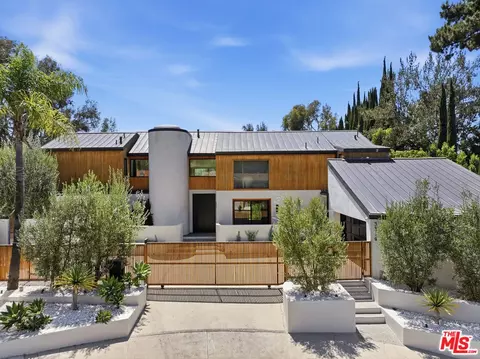 3319 Dona Lola Pl, Studio City, CA 91604