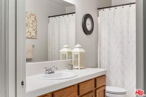 Bath - 3516 Alpha Ct, Bakersfield, CA 93312 photo 3 of 4