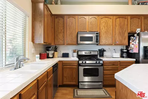 Kitchen - 3516 Alpha Ct, Bakersfield, CA 93312 photo 5 of 7