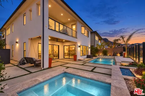 20558 W Overlook Ct, Porter Ranch, CA 91326