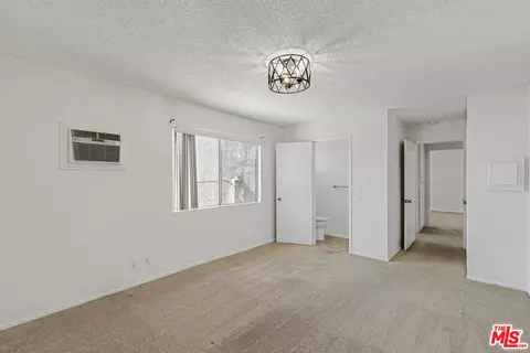Bedroom - 10139 Hillhaven Ave, Tujunga, CA 91042 photo 4 of 5