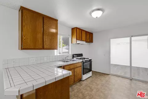 Kitchen - 10139 Hillhaven Ave, Tujunga, CA 91042 photo 2 of 3