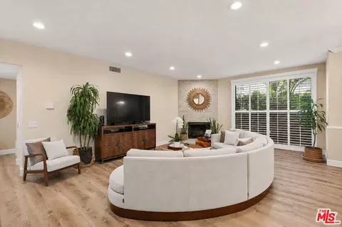14844 Dickens St #108, Sherman Oaks, CA 91403