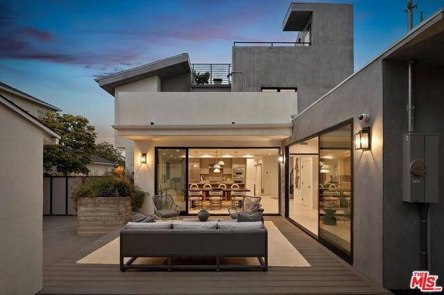 3401 Keeshen Dr, Los Angeles, CA 90066