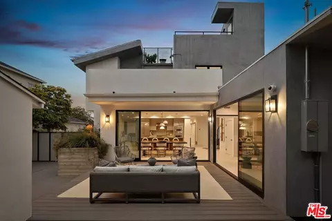 3401 Keeshen Dr, Los Angeles, CA 90066