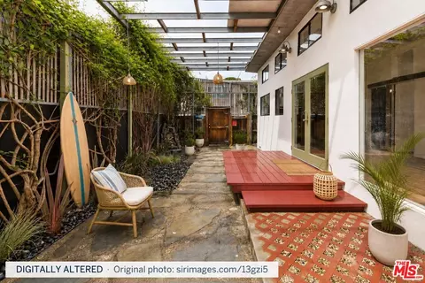 Exterior - 2416 Walnut Ave, Venice, CA 90291 photo 1 of 5