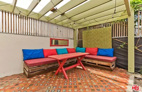 Exterior - 2416 Walnut Ave, Venice, CA 90291 photo 3 of 5
