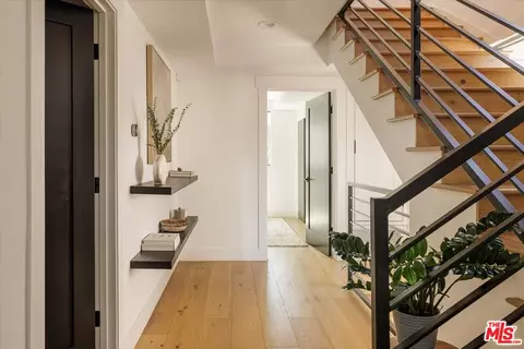 11310 Victory Blvd, North Hollywood, CA 91606