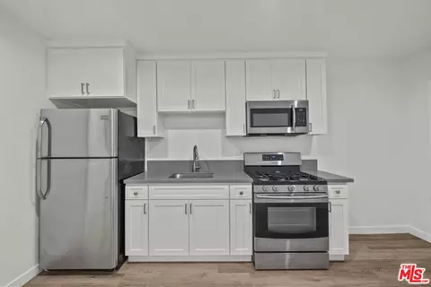Kitchen - 3305 W Avenue L6, Lancaster, CA 93536 photo 3 of 4