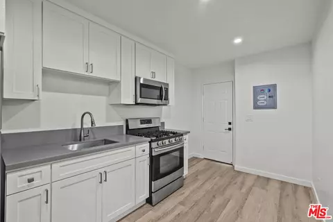 Kitchen - 3305 W Avenue L6, Lancaster, CA 93536 photo 4 of 4