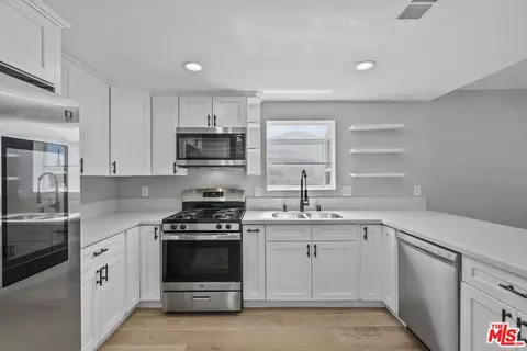 Kitchen - 3305 W Avenue L6, Lancaster, CA 93536 photo 2 of 4