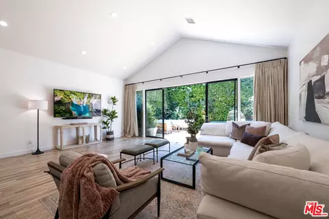 5919 Encino Ave, Encino, CA 91316