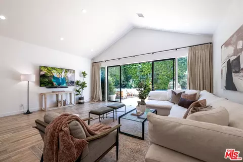 5919 Encino Ave, Encino, CA 91316