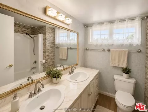 Bath - 2114 Rhonda St, Oxnard, CA 93036 photo 1 of 2