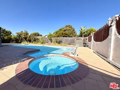 Exterior - 2114 Rhonda St, Oxnard, CA 93036 photo 2 of 2