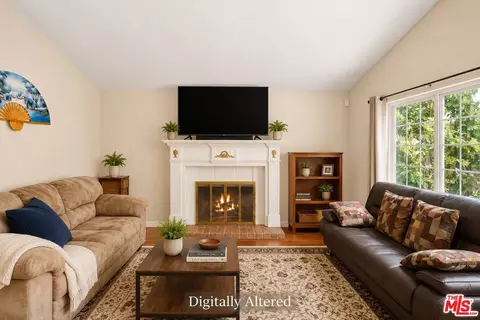 Living - 2114 Rhonda St, Oxnard, CA 93036 photo 1 of 1