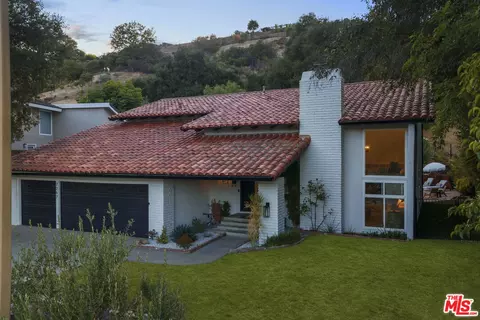 2267 Kelmscott Ct, Westlake Village, CA 91361