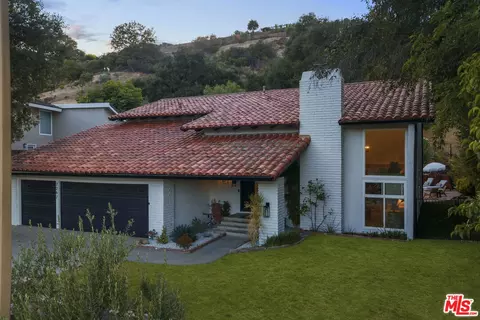 2267 Kelmscott Ct, Westlake Village, CA 91361