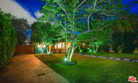 5518 Carpenter Ave, Valley Village, CA 91607